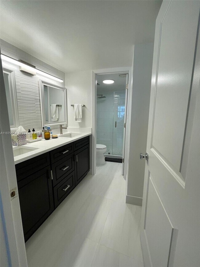 Building Photo - 209 N Fort Lauderdale Beach Blvd