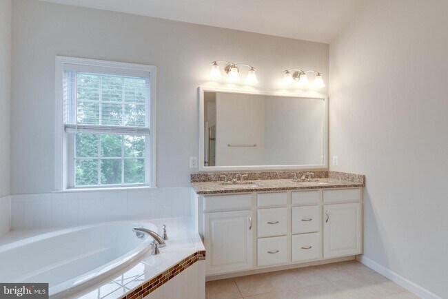Building Photo - 41256 Lenah Point Dr