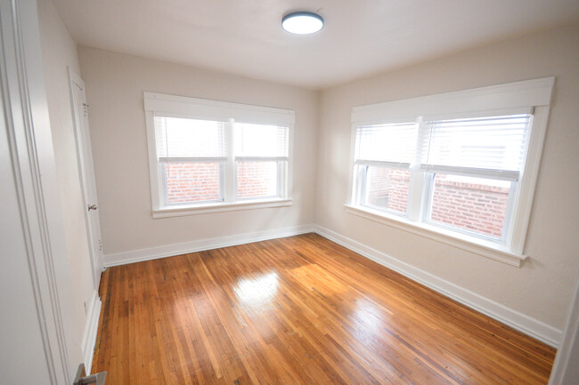 Building Photo - 720 W 38th St