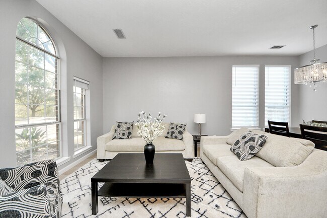 Building Photo - 20922 Whitevine Way