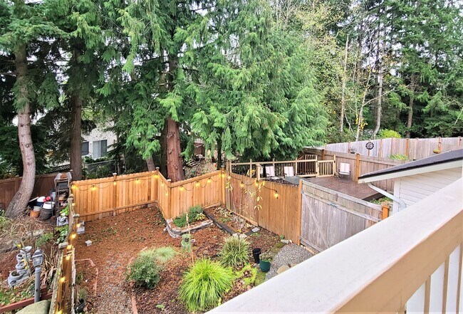 Building Photo - 2 Story Home in Silver Firs