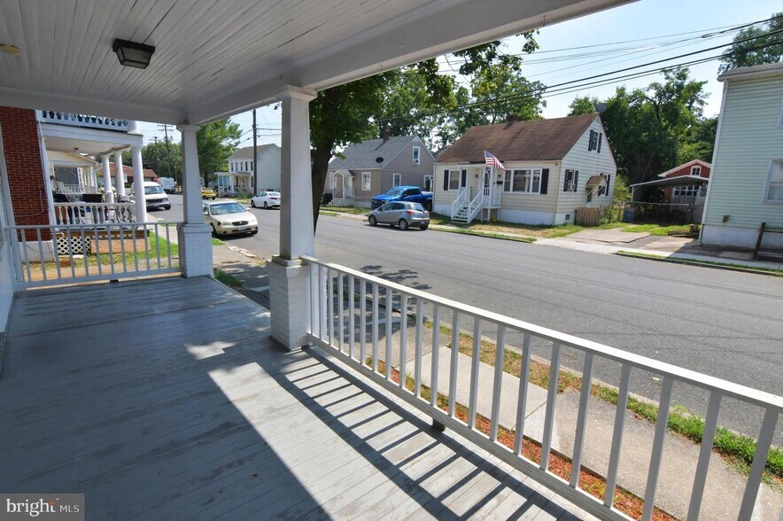 Building Photo - 24 Jackson Ave