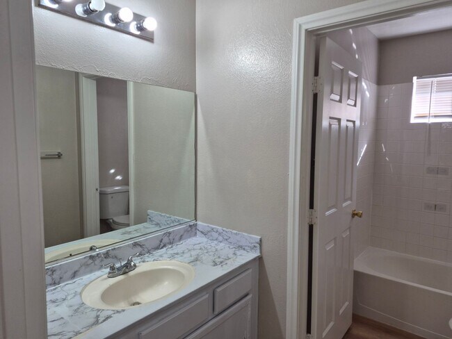 Building Photo - 812 Bow Creek Ln