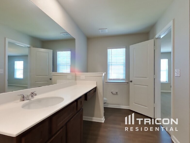 Building Photo - 4822 Moccasin Ct