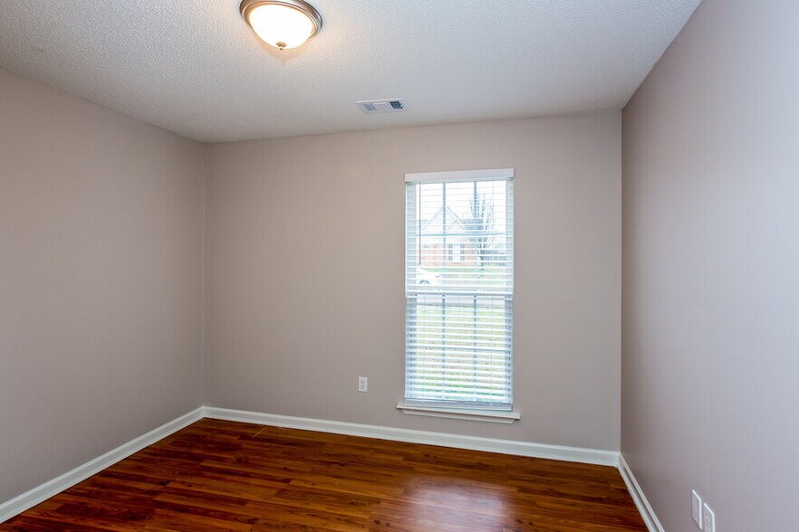 Building Photo - 1720 Cherry Creek Dr