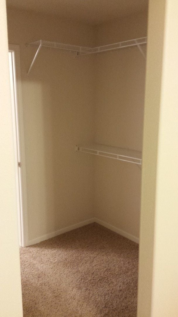 Building Photo - 3 Bedroom Townhome | Attached Double Stall Garage | Spacious