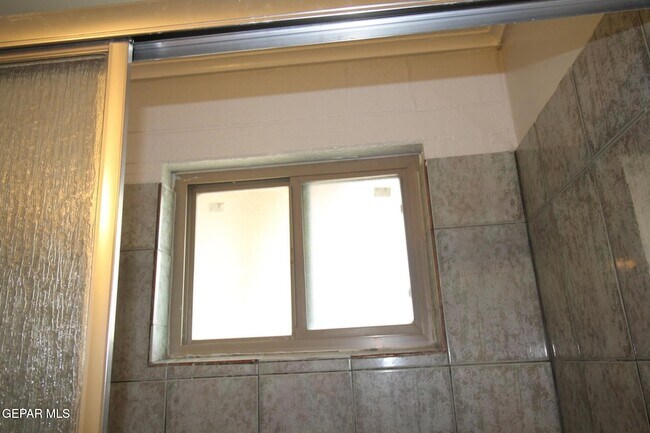 Building Photo - 906 Geronimo Dr