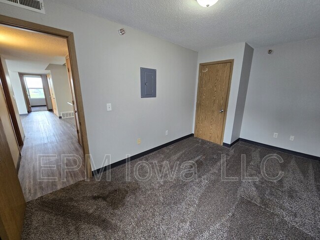 Building Photo - 60 Miller Ave SW