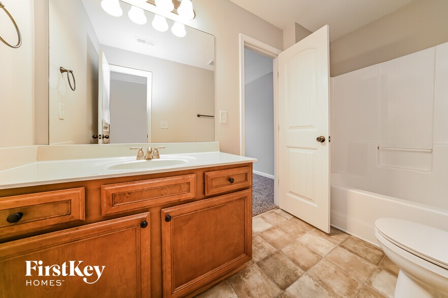 Building Photo - 51 Maple Hill Dr