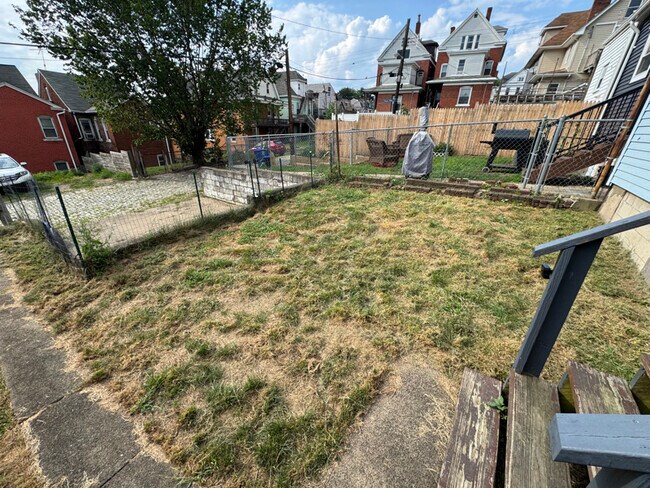 Building Photo - 724 Wills St