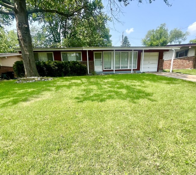 Primary Photo - Beautiful 3 bed, 1 bath ranch home available