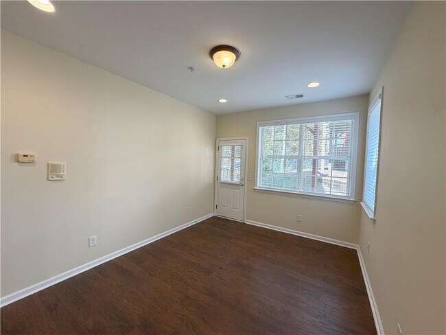 Building Photo - 4680 Creekside Villas Way