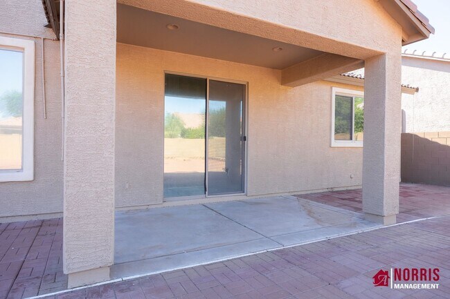Building Photo - Beautiful Large Home Available Now!