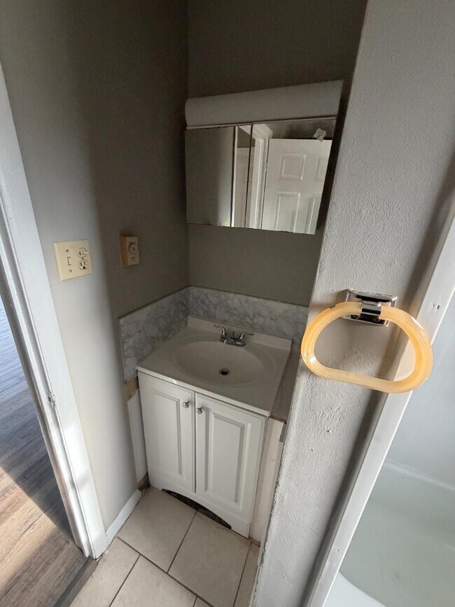 Building Photo - 510 E 3rd St