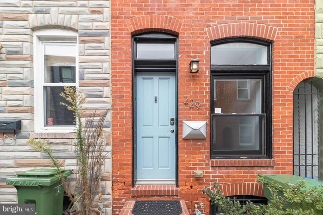 Primary Photo - 229 S Madeira St
