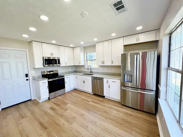 Building Photo - 39 Brenda Ellen Dr
