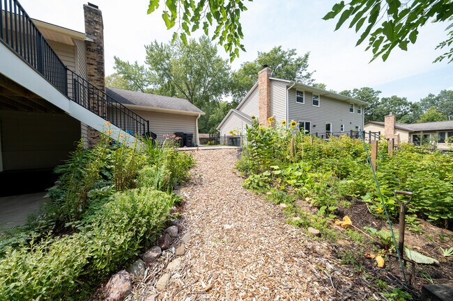 Building Photo - 13396 Everest Ave