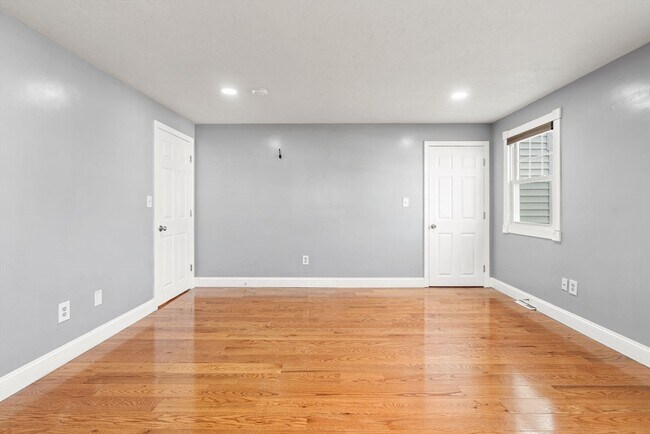 Building Photo - 70 W High St