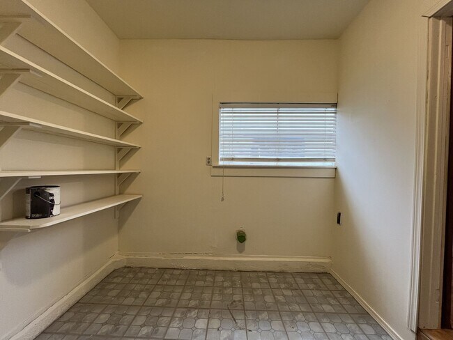 Building Photo - Cozy Portland Gem with Bright, Open Living...