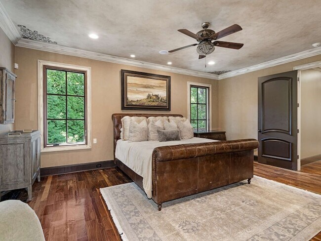 Building Photo - 3807 Harding Pl