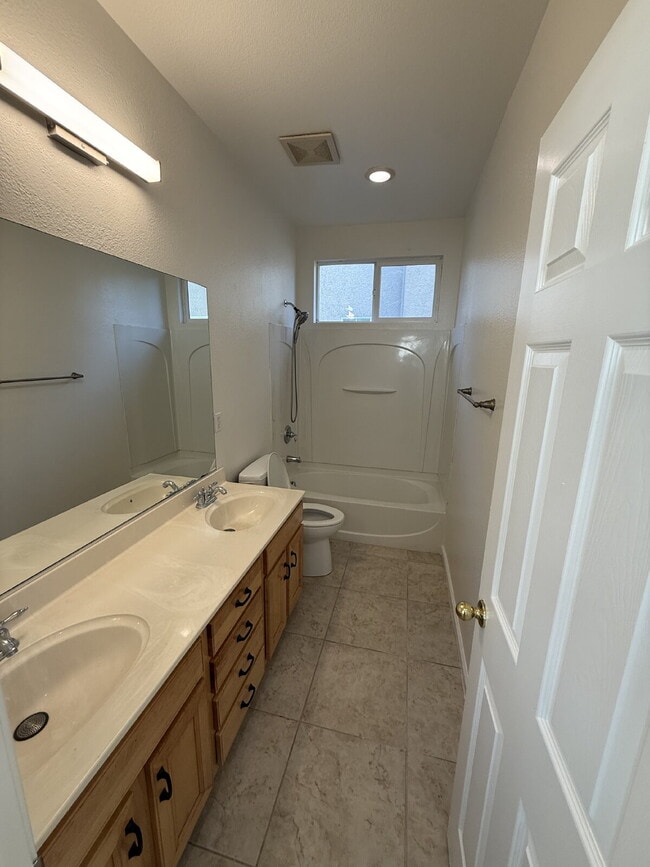 Building Photo - Stunning Spacious Single Story Home You Should Want to Call Home!