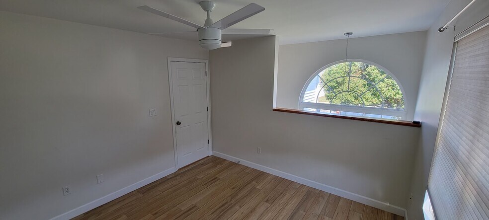 Building Photo - 1643 Dogwood Dr