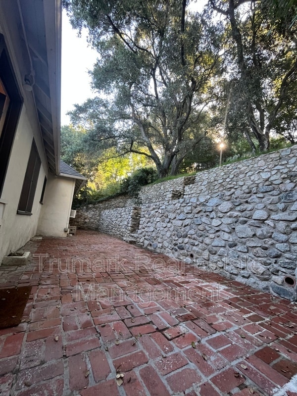 Building Photo - 3204 Vickers Dr