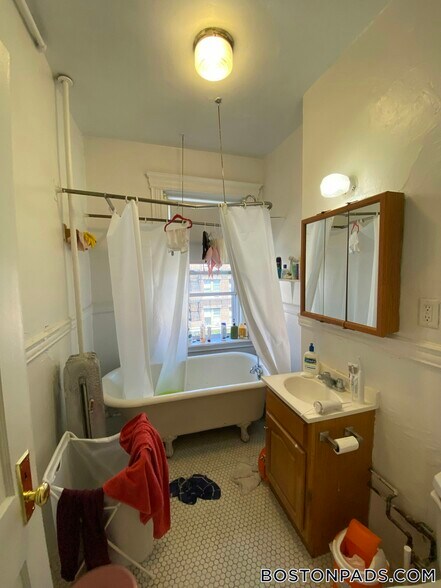 Building Photo - 5 Walbridge St