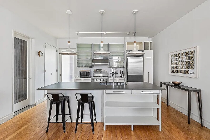 Building Photo - 198 Sixth Avenue