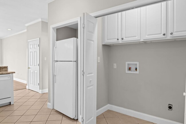 Building Photo - Riverside 2BR/2BA Cottage – Minutes from Downtown Knoxville