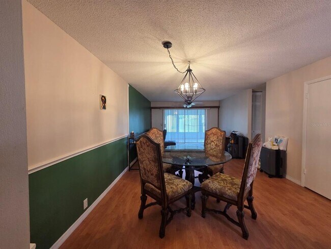 Building Photo - 256 Windmeadows St
