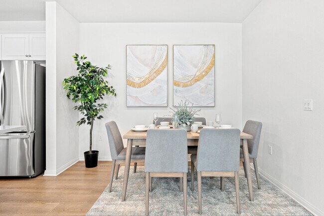 Building Photo - Fully Furnished with appliances Ontario Townhouse