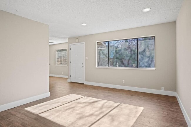 Building Photo - UPDATED DUPLEX FOR RENT IN CITRUS HEIGHTS, CA