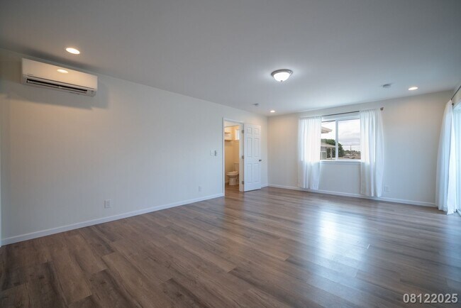 Building Photo - $4900 4BR/2.5BA Ewa Beach Unit - Energy Ef...