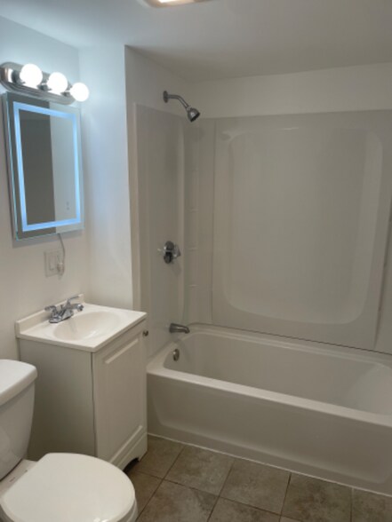 Building Photo - 31 Carleton St