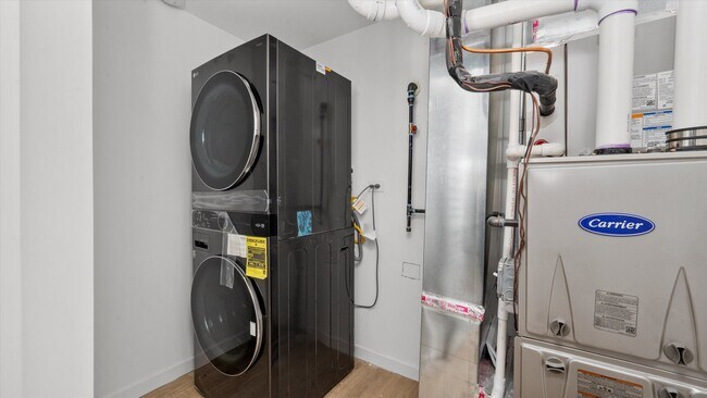 Building Photo - 2353 N Springfield Ave