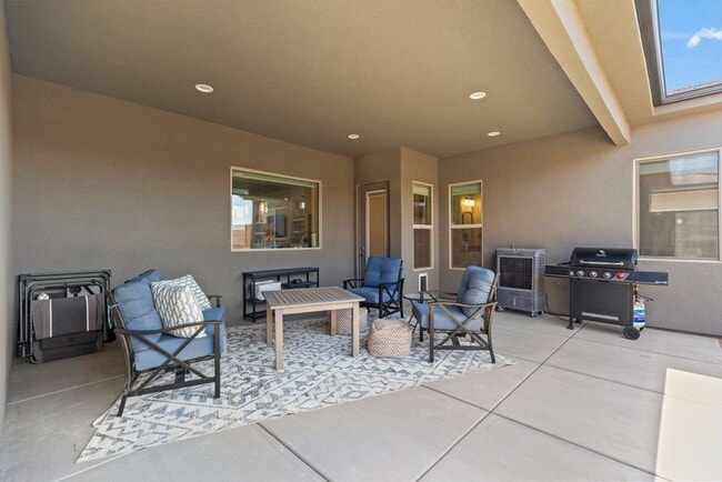 Building Photo - Beautiful 4 Bedroom Home!
