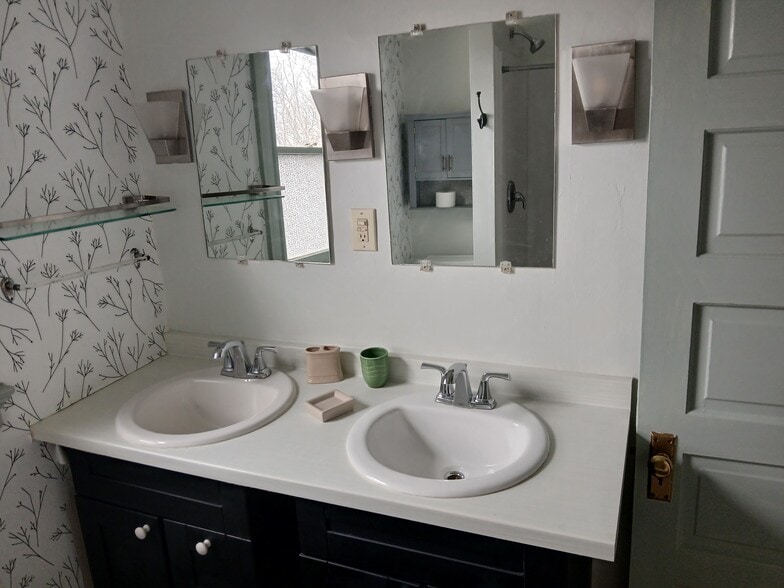 Bathroom - 2461 Fairview Ave