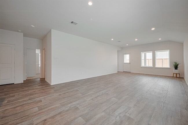 Building Photo - 4207 Zeke Ests Ln