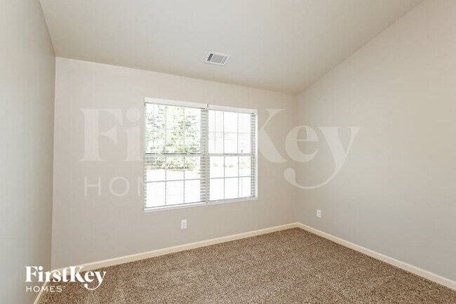 Building Photo - 835 Sassafras Ln