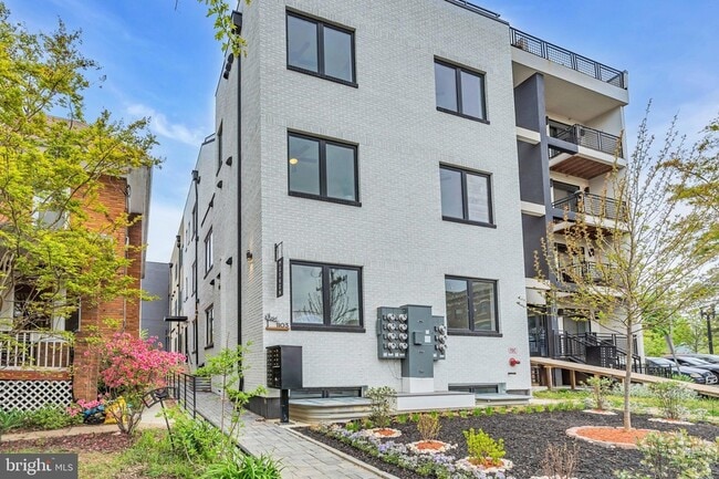 Building Photo - 1103 Fern St NW