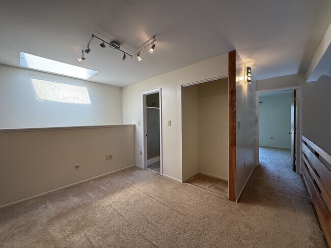 Building Photo - 801 Stratford Dr
