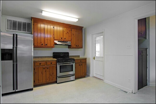 Building Photo - 69 Cavalier Rd