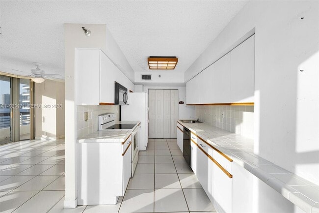 Building Photo - 3530 Mystic Pointe Dr