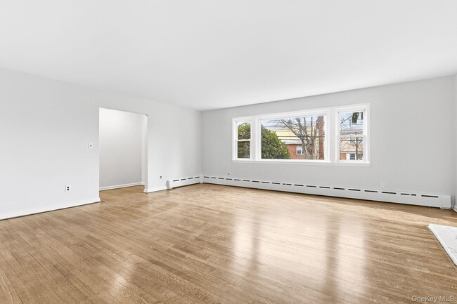 Building Photo - 222 Park Ave E