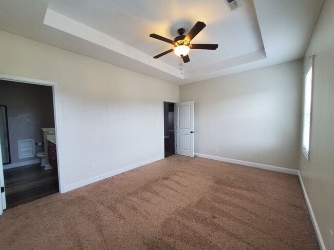 Building Photo - 2244 Lakedale Dr
