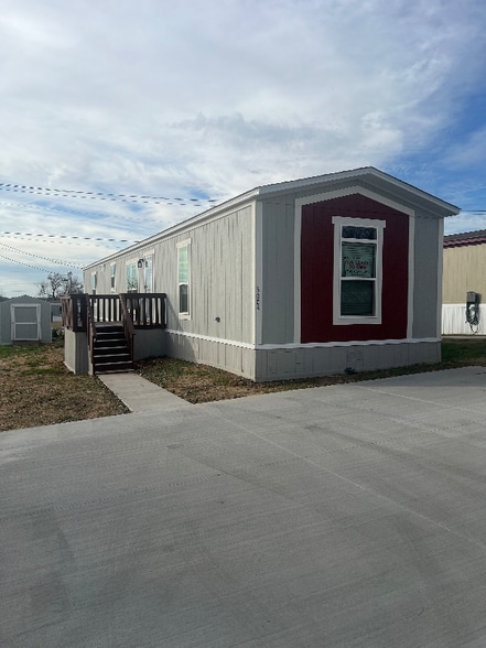 Building Photo - 2001 FM 1195