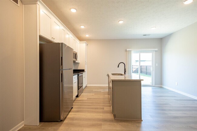 Building Photo - 2321 Trenton Ln