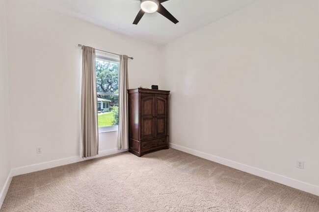 Building Photo - Beautiful 3/3 Pool Home in Gated Community W/ Lake Access