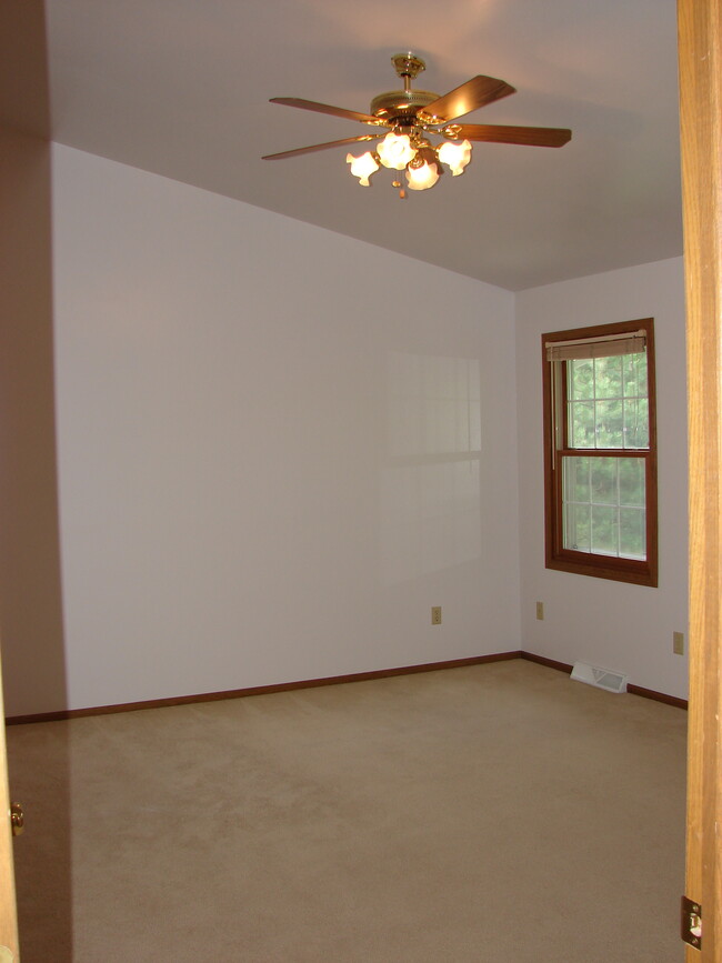 Building Photo - 1445 Meadowcreek Ct